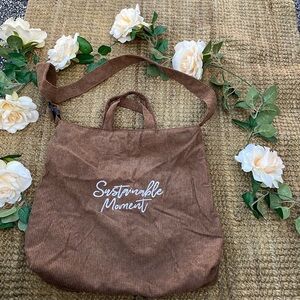 Brown medium sized shoulder bag